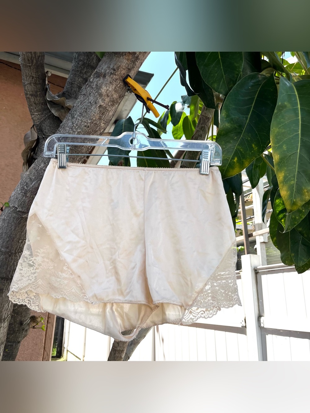 Vintage 70s Vanity Fair Lace Trim Slip Shorts / Tap Pants.